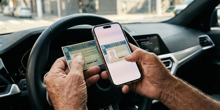 Motoristas com 50 anos ou mais terão novas regras na renovação da CNH em 2026