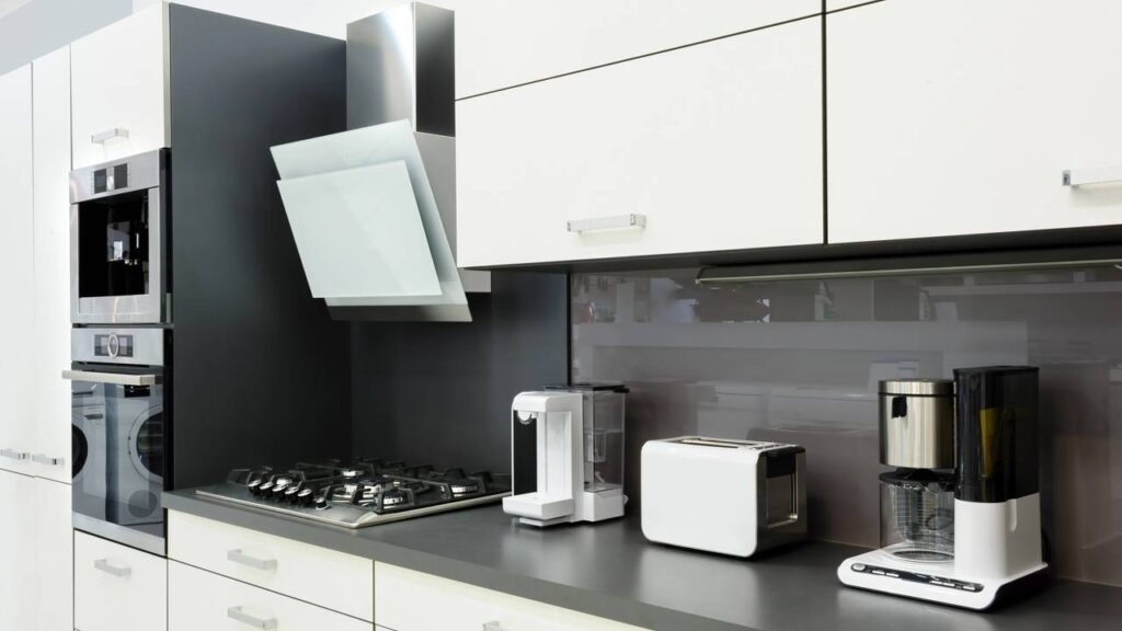 Eletrodomésticos que devem ser desligados durante tempestades com raios para evitar riscos