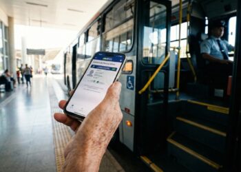 Brasileiros com 60 anos ou mais já têm direito a viajar de graça por meio de benefício garantido por lei