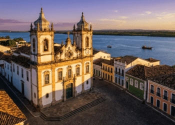 Vista panorâmica do centro histórico de Penedo ao pôr do sol (Imagem ilustrativa)