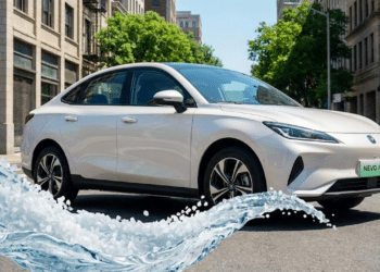 Changan Nevo A06 em rua urbana com ondas de sal simbólicas