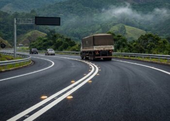 Velocidade máxima nas estradas brasileiras foi alterada e condutores já precisam se adaptar