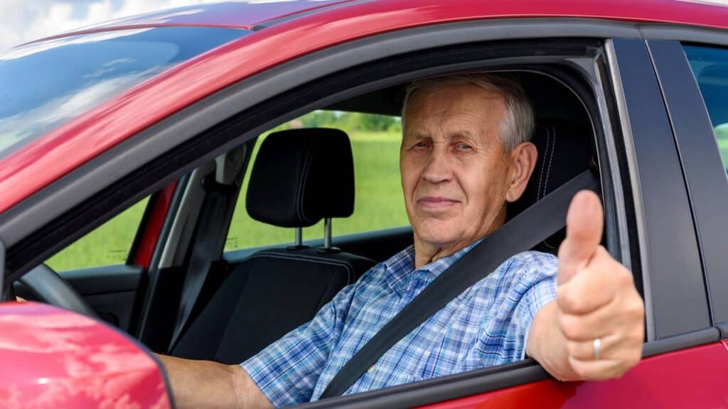 Regras da CNH mudam para motoristas acima de 50 anos e exigência já vale em todo o Brasil