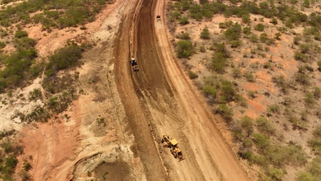 Obras de pavimentação na Paraíba avançam e prometem integrar comunidades do Cariri com investimento de R$ 30 milhões para modernizar trecho de 18,44 km