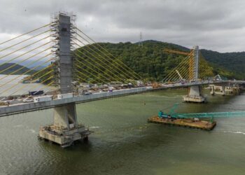 Megaobra de R$ 400 milhões da Ponte de Guaratuba está quase pronta e novas imagens mostram detalhes da reta final da construção