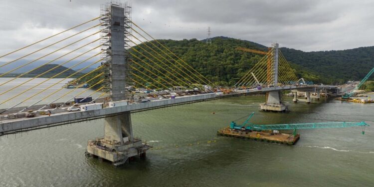 Megaobra de R$ 400 milhões da Ponte de Guaratuba está quase pronta e novas imagens mostram detalhes da reta final da construção