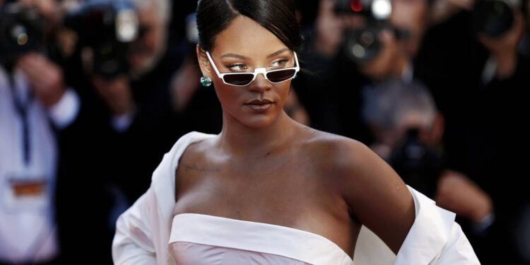 Rihanna sofre ataque e tiros atingem mansão da cantora