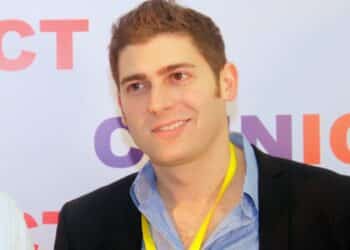 A fortuna impressionante do brasileiro mais rico da lista de bilionários da Forbes, que ajudou Mark Zuckerberg a fundar o Facebook