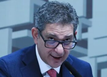 Pedido de CPI do Master feito por senador do PT coloca Davi Alcolumbre sob pressão