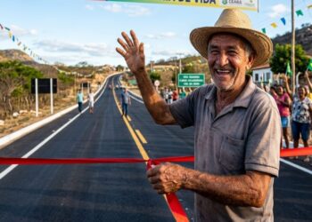 Rodovia CE-354 é inaugurada com investimento de R$ 26,2 milhões e promete melhorar a qualidade de vida dos moradores que aguardavam a obra há vários anos
