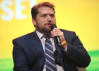 Assessor enviado por Trump busca encontro com Itamaraty após questionamento de Moraes