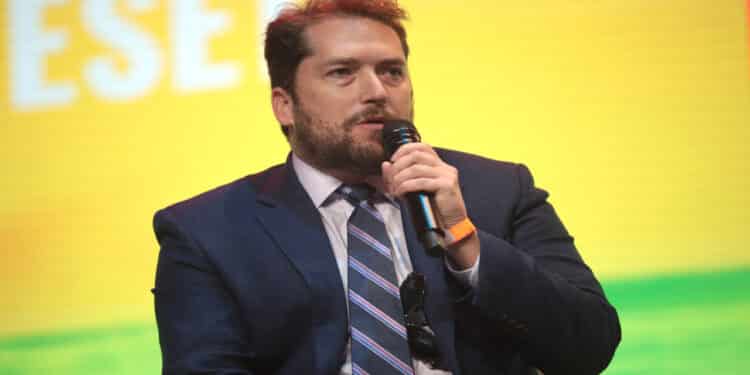 Assessor enviado por Trump busca encontro com Itamaraty após questionamento de Moraes