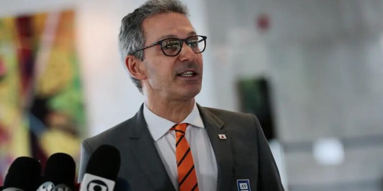 Romeu Zema pressiona Senado para decidir sobre afastamento de Alexandre de Moraes