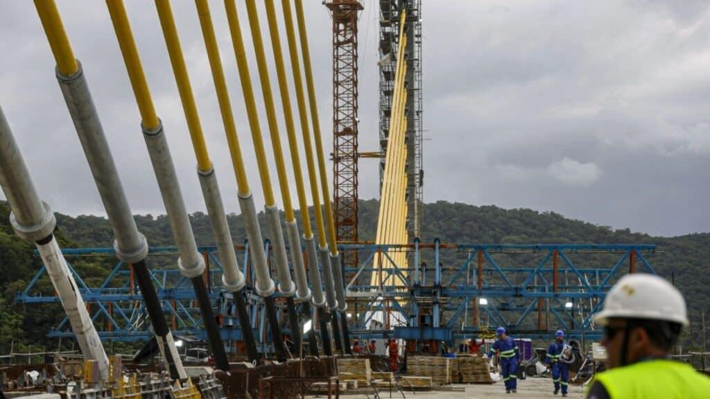 Ponte de Guaratuba entra na reta final e já tem mais de 1.100 metros concluídos com investimento de R$ 400 milhões