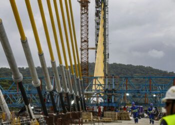 Ponte de Guaratuba entra na reta final e já tem mais de 1.100 metros concluídos com investimento de R$ 400 milhões