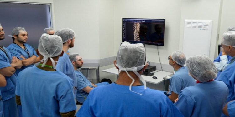 Mesmo com negativa da Justiça, idoso de 70 anos consegue autorização na Anvisa e recebe dose de polilaminina a tempo