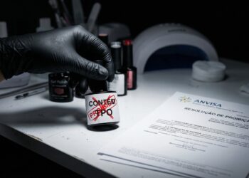 Anvisa proíbe produtos para unhas em gel após risco de câncer e infertilidade que usarem essas substâncias