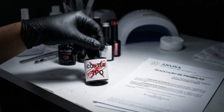 Anvisa proíbe produtos para unhas em gel após risco de câncer e infertilidade que usarem essas substâncias