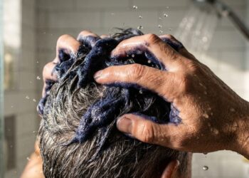 Adeus fios brancos: técnica cobre 100% da raiz dos cabelos grisalhos em apenas 7 minutos