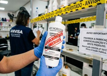 Anvisa manda recolher em todo o Brasil alisante popular após falta de registro e risco à saúde