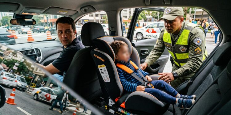 Erro com este equipamento obrigatório rende multa de R$ 293 e 7 pontos na CNH do motorista