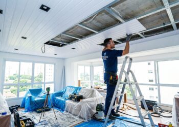 Adeus ao teto de gesso: novo tipo de revestimento promete substituir o teto de gesso com obra rápida e menos sujeira