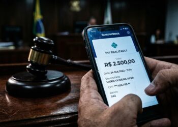 Transferência de R$ 2.500 por engano via Pix vira caso na Justiça com pedido de R$ 10 mil por dano moral