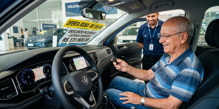 Nova lei amplia benefícios e permite que idosos adquiram carros com preço mais baixo