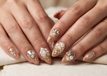 Adeus às unhas tradicionais: 8 estilos com textura ganham força nos salões e viram tendência em todo o país