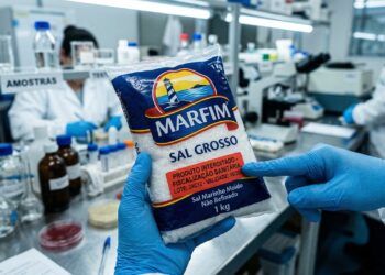 Anvisa manda retirar sal grosso do mercado após risco à saúde e faz alerta sobre azeite irregular