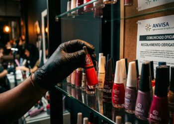 Anvisa manda recolher esmaltes em gel após descobrir substância proibida nos produtos