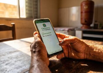 Benefício para quem mora sozinho pode zerar a conta de luz e aliviar outros gastos do mês