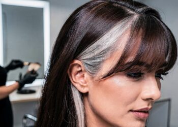 Adeus à tintura mensal: nova tendência disfarça fios brancos com efeito natural