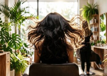 5 produtos capilares que dão volume aos fios finos, deixam o cabelo mais encorpado e com brilho