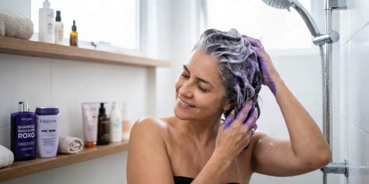 4 shampoos tonalizantes baratinhos de até 50 reais disfarçam até 40% dos fios brancos no banho sem usar amônia
