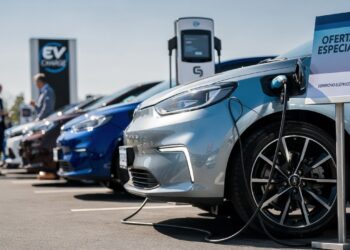 Mercado automotivo sofre reviravolta em 2026 com carro elétrico seminovo esgotando em menos de 40 dias