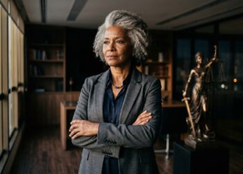 Empregada chamada de "bruxa" e "velha" recebe indenização de R$ 25 mil por assédio moral