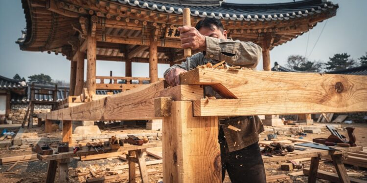 Modelo sul-coreano de erguer casas sem concreto nem aço vem surpreendendo cada vez mais brasileiros