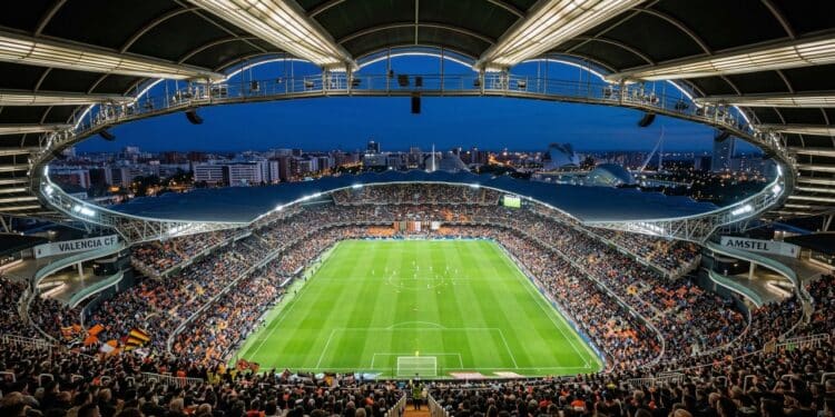 Estão construindo um estádio de 70.044 lugares que pode virar vitrine da Copa do Mundo