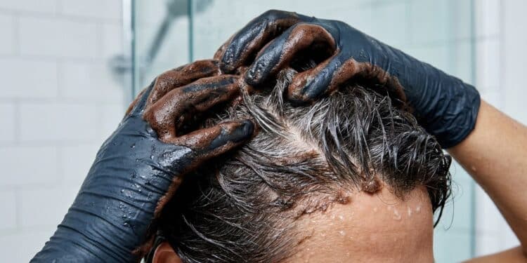 Adeus fios brancos: essa técnica cobre 100% da raiz dos cabelos grisalhos em apenas 7 minutos