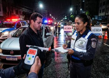 Nova regra eleva punição para quem insiste em beber e dirigir a R$ 29.347 em 2026 e suspende a CNH por até 10 anos após acidentes fatais