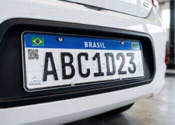 Prazo final para a troca das placas Mercosul no Brasil foi anunciado e exige atenção dos motoristas
