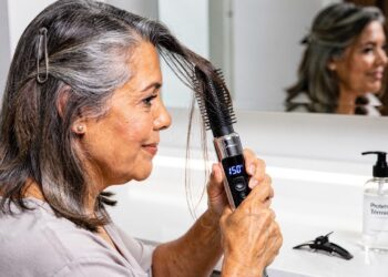 Escova secadora vira tendência entre mulheres 45+ que querem mais volume sem esforço