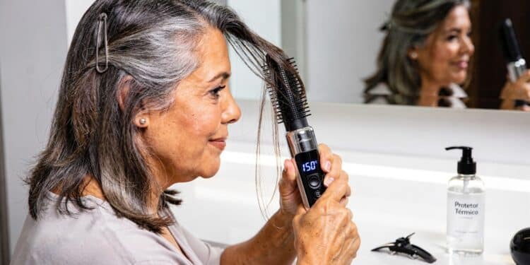 Escova secadora vira tendência entre mulheres 45+ que querem mais volume sem esforço