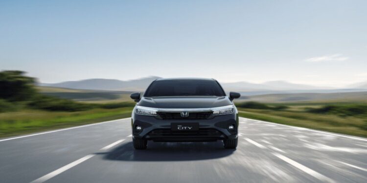 Honda City 2026 ganha desconto de R$ 13.613 para abater Fiat Cronos com motor 1.5 de 126 cv e pacote Sensing