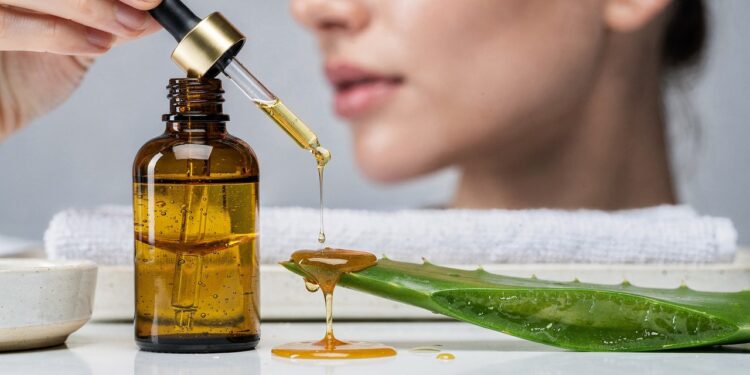 Sérum caseiro de babosa e mel: como hidratar e clarear manchas na pele
