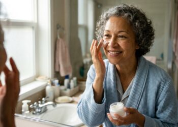 5 produtos baratinhos para pele madura de +40 que devolvem o brilho, hidratam e melhoram o aspecto do rosto