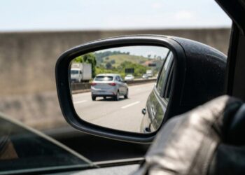 Nova lei dos retrovisores já está em vigor e define regras que todos os motoristas brasileiros devem seguir