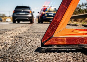 Motoristas que não tiverem os equipamentos obrigatórios podem levar multa de R$ 195,23 em 2026