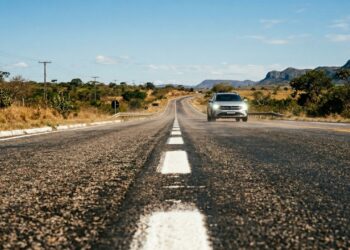 Lei do Farol entra em vigor e traz novas regras que afetam motoristas em todo o Brasil